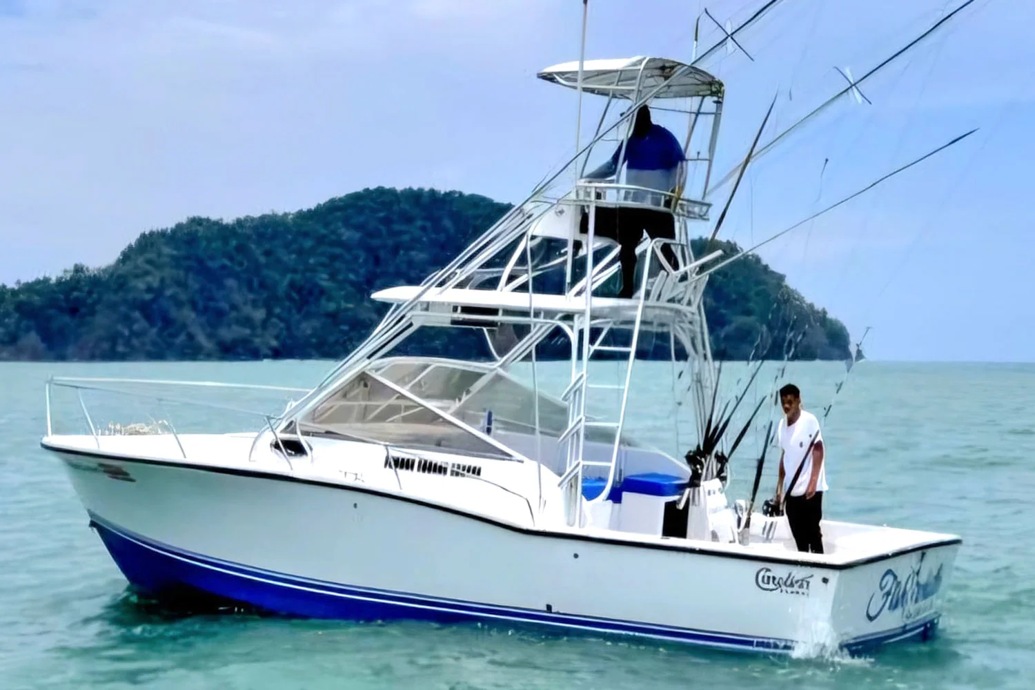 33' Carolina Classic — sportfishing boat in Jacó, Costa Rica