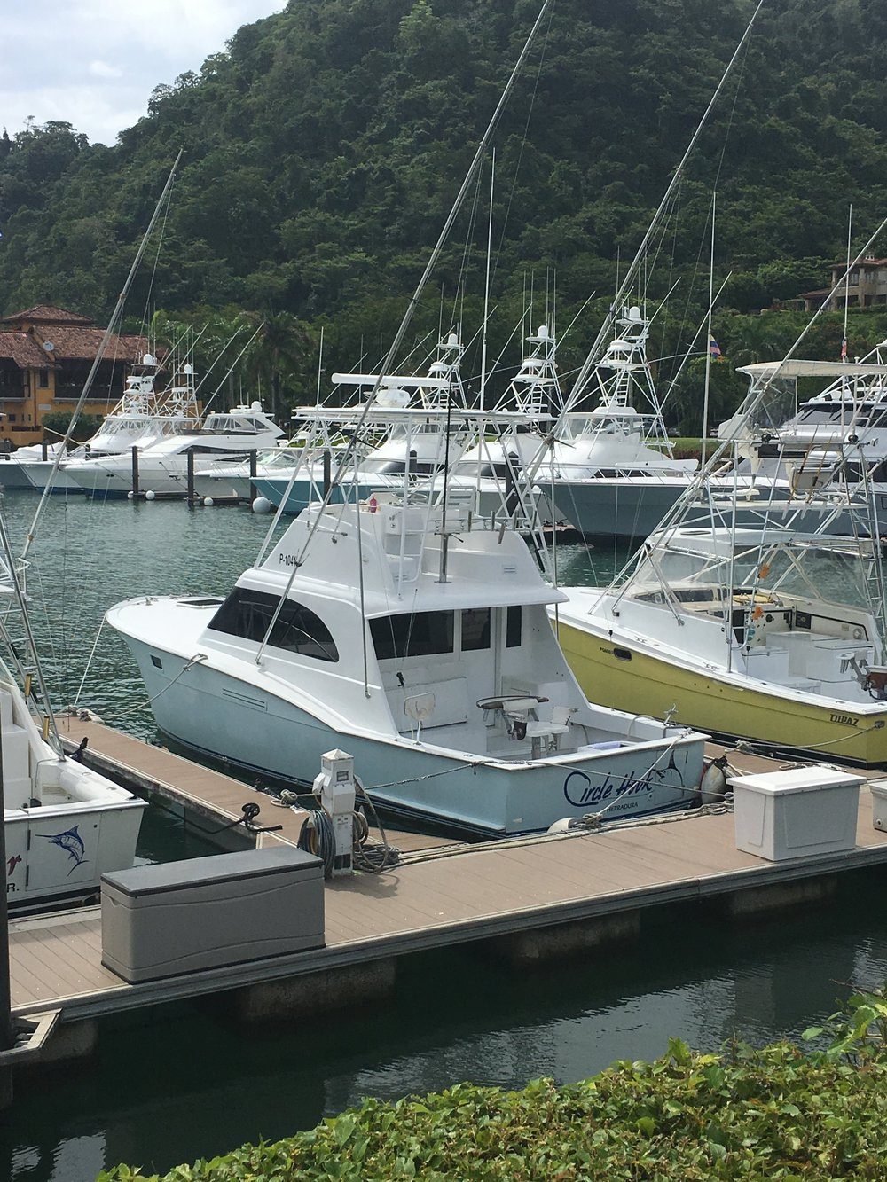 The Circle Hook — 37ft Hatteras 2