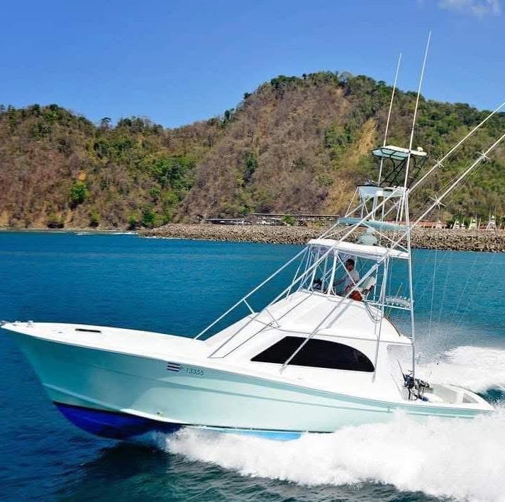 Offshore sportfishing boat running out of Jacó